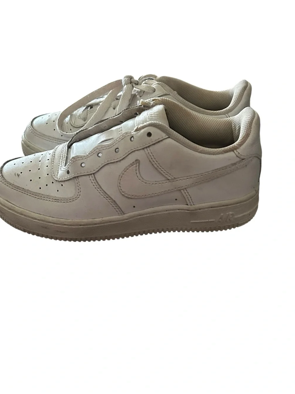 Nike Kids White Low-Top Sneakers with Subtle Off-White Tones